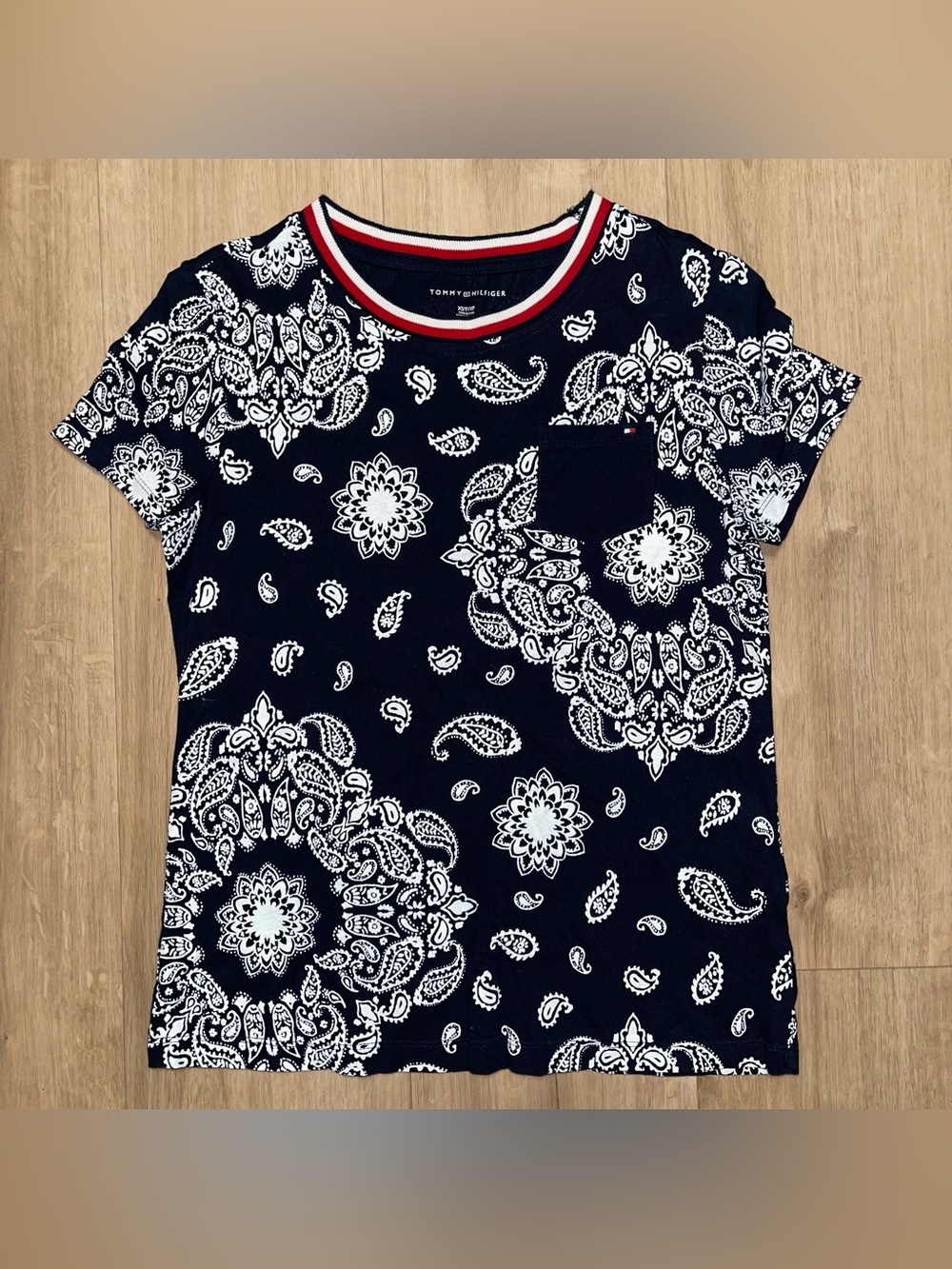 100% Cotton Women’s XS Tommy Hilfiger Navy Bandana Print Pocket Tee EUC